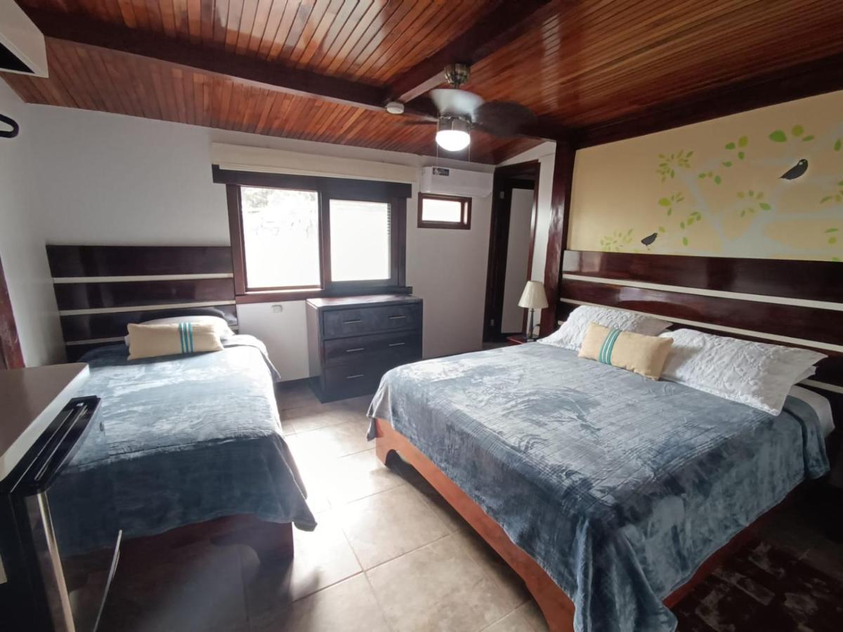 The Wooden House Hotel Пуерто Виламил Екстериор снимка