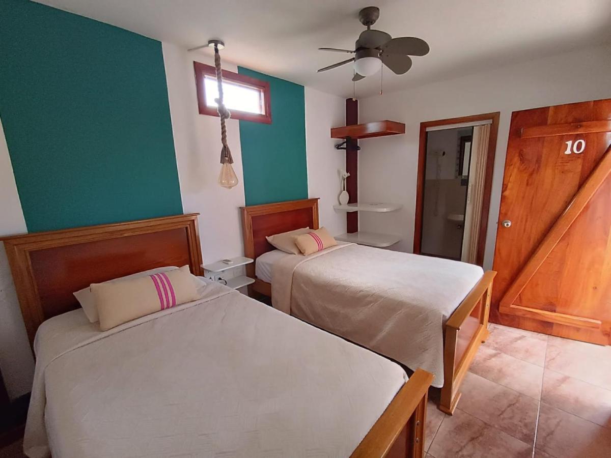 The Wooden House Hotel Пуерто Виламил Екстериор снимка
