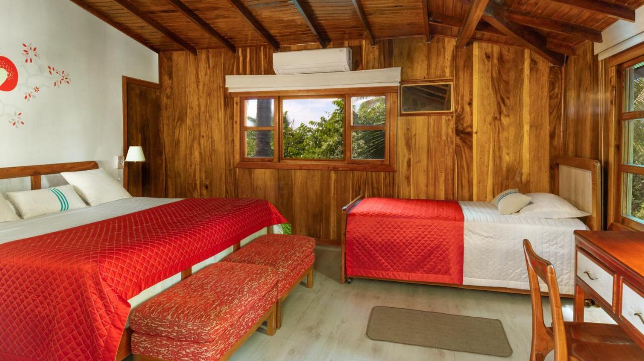 The Wooden House Hotel Пуерто Виламил Екстериор снимка