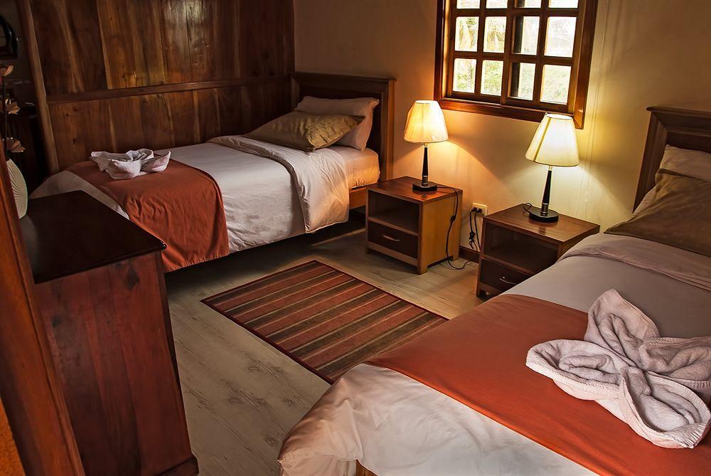 The Wooden House Hotel Пуерто Виламил Екстериор снимка