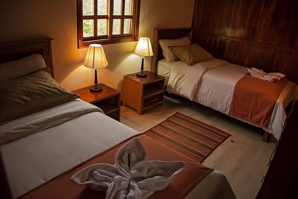 The Wooden House Hotel Пуерто Виламил Екстериор снимка