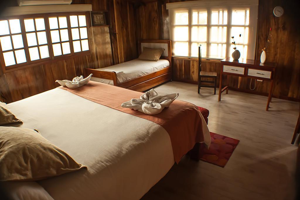 The Wooden House Hotel Пуерто Виламил Екстериор снимка