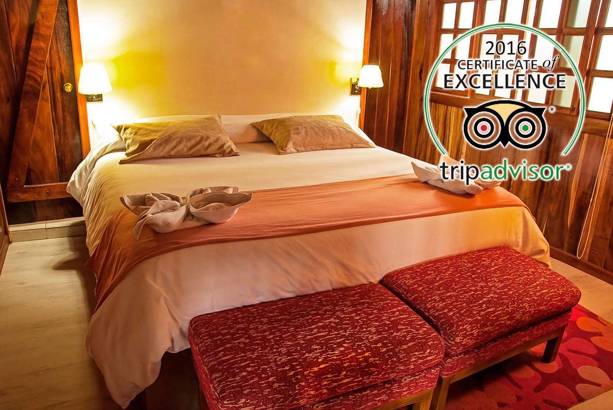 The Wooden House Hotel Пуерто Виламил Екстериор снимка
