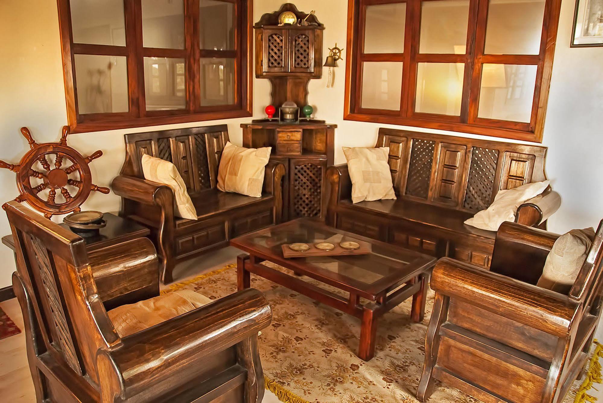 The Wooden House Hotel Пуерто Виламил Екстериор снимка